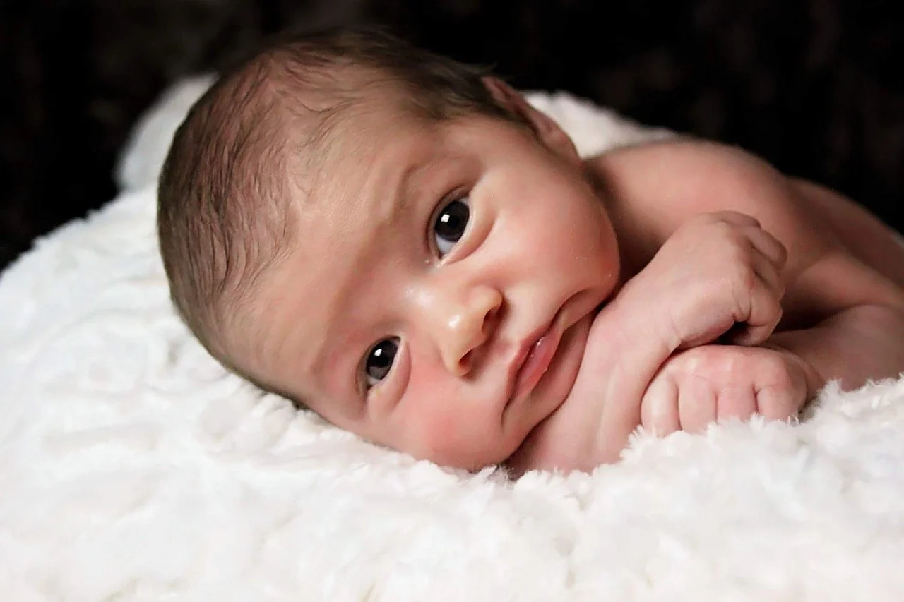 Des astuces pour un bain de bébé sans pleurs